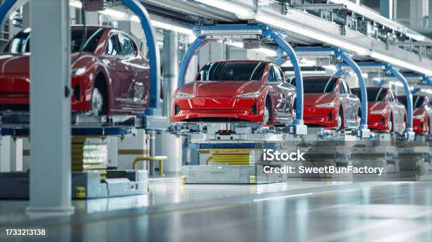 Trump da un mes a fabricantes de autos para cambiar producción a Eu