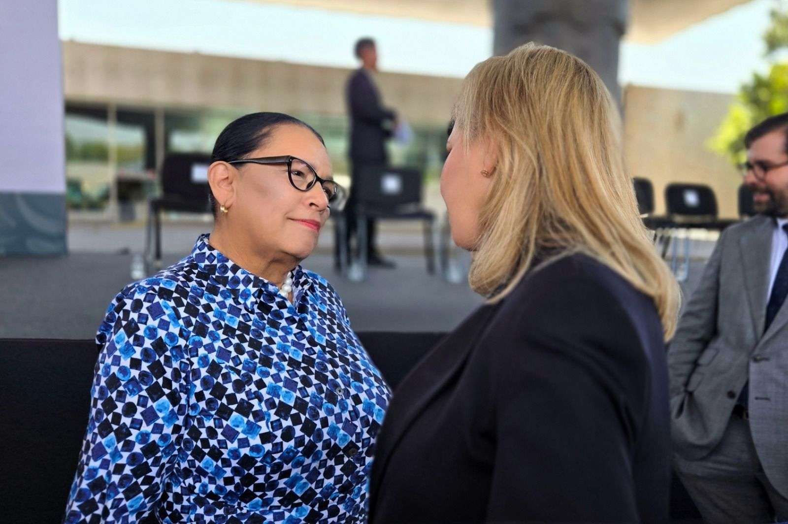 Va Maru con Rosa Icela Rodríguez por entrega de agua a EU