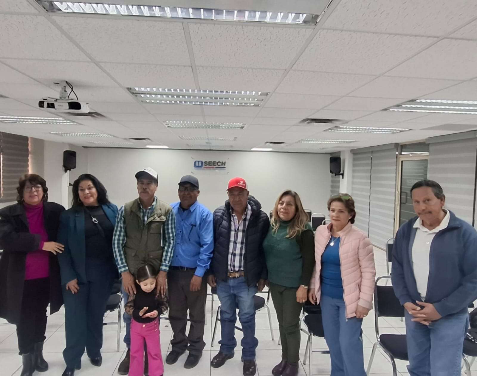 Reinstalan Los de Abajo Organizados a maestro de la sección 8