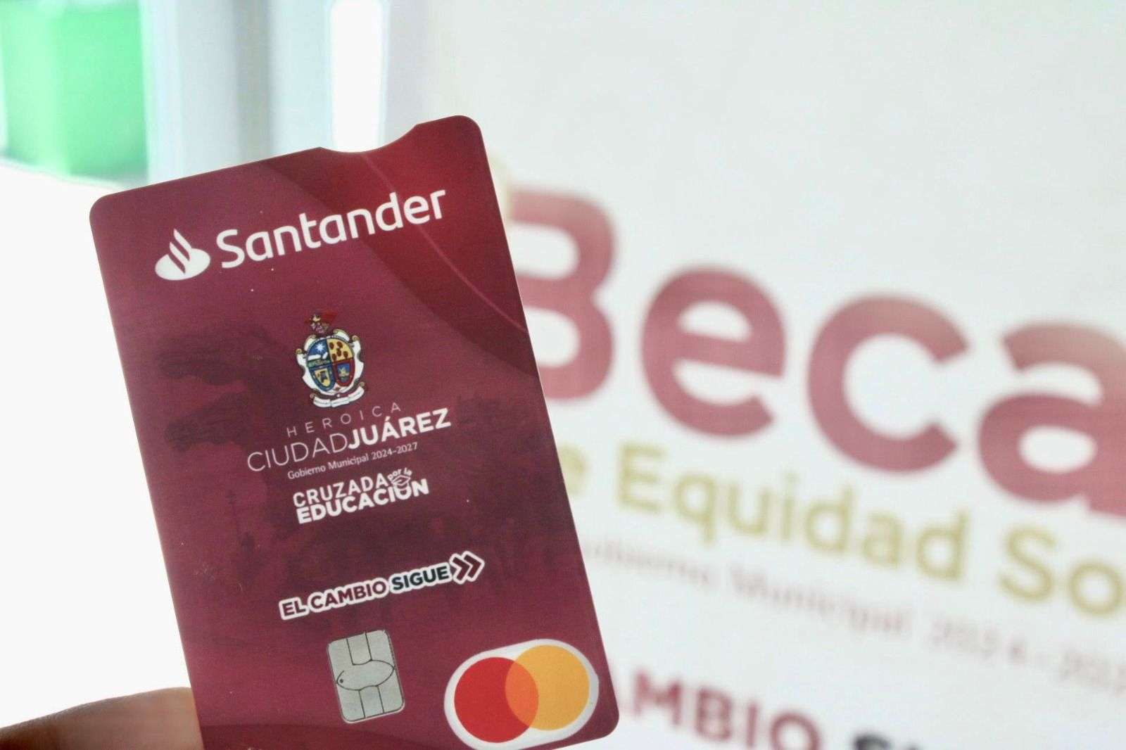Continúa entrega de becas de Equidad Social para estudiantes de educación básica