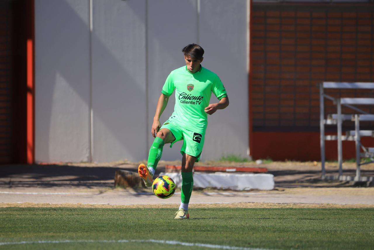 Extiende Ángel Torres contrato con Bravos de Juárez