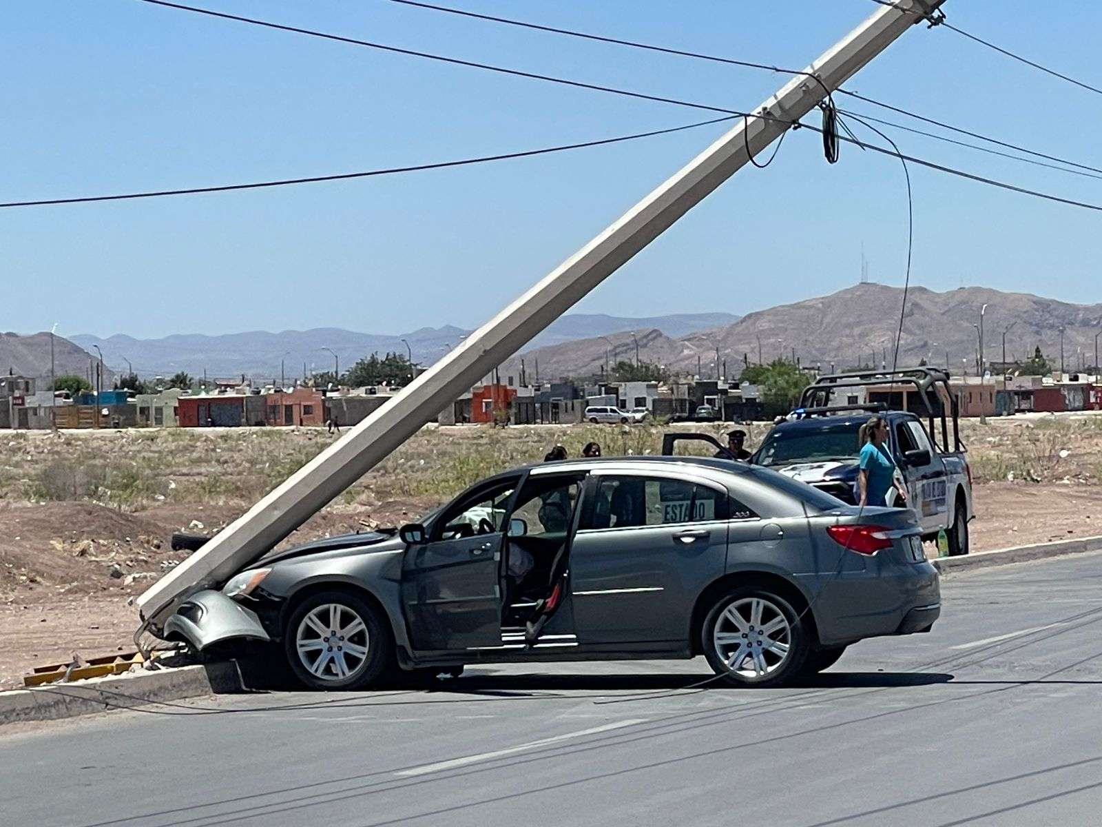 Choca contra poste en cruce de la avenida Equus | El Bordo