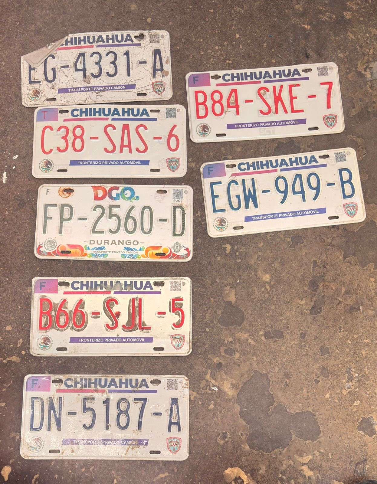 Recupera Protección Civil placas arrastradas por la corriente