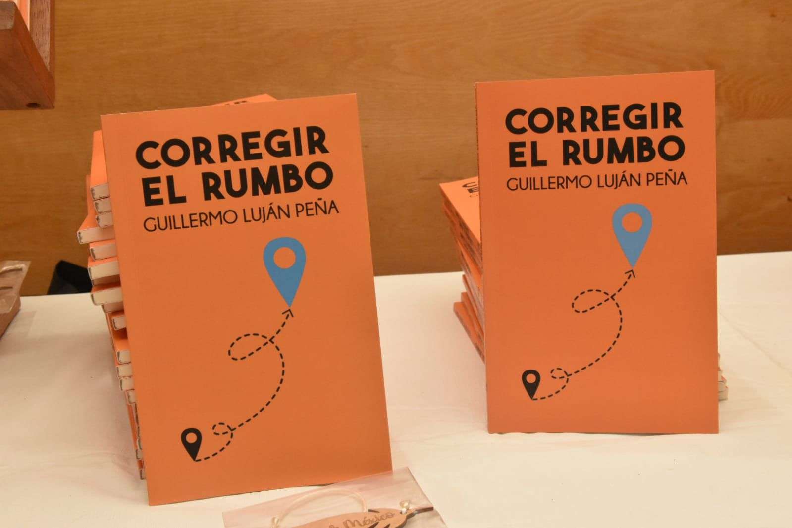 Presenta Guillermo Luján Peña su libro Corregir el Rumbo | El Bordo