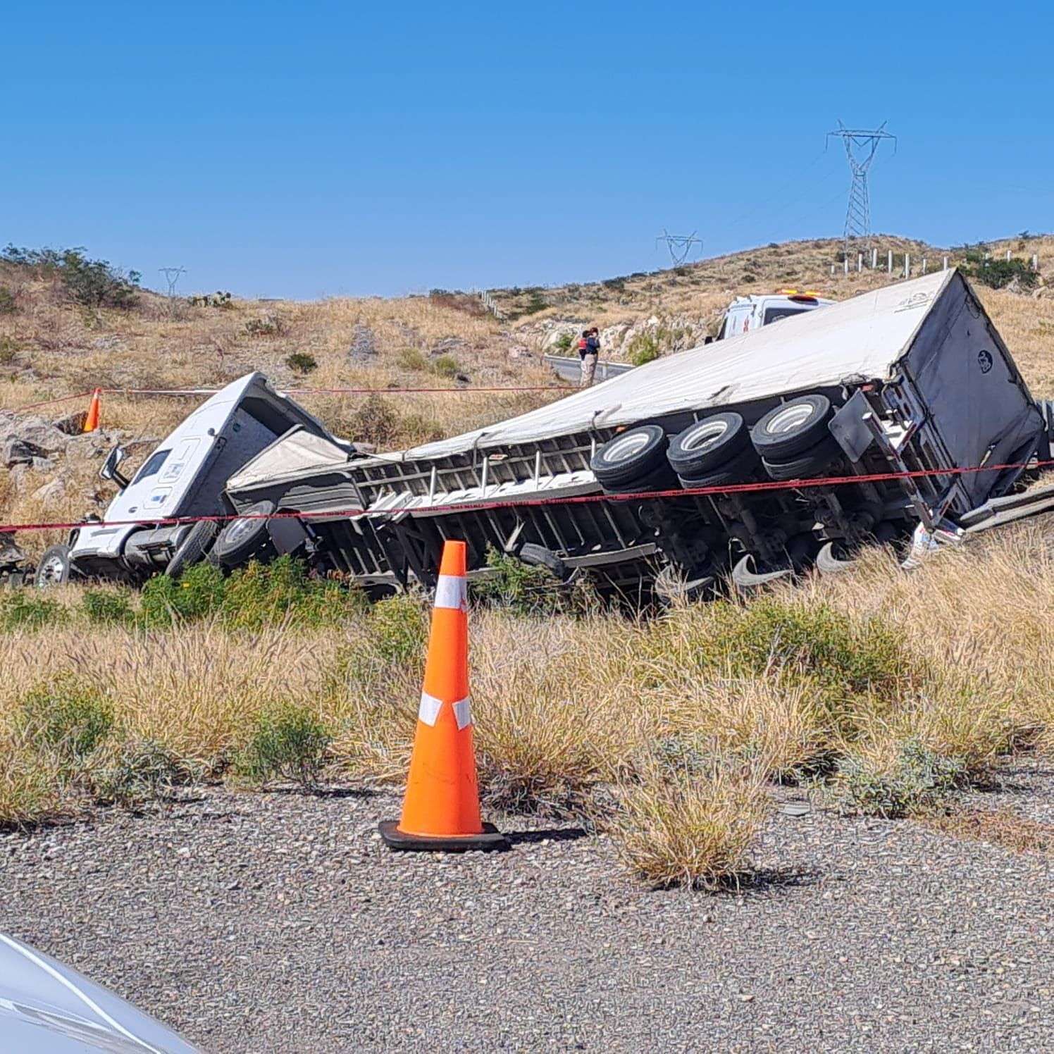 Aumentó a 6 el número de migrantes fallecidos al volcar tráiler en Jiménez
