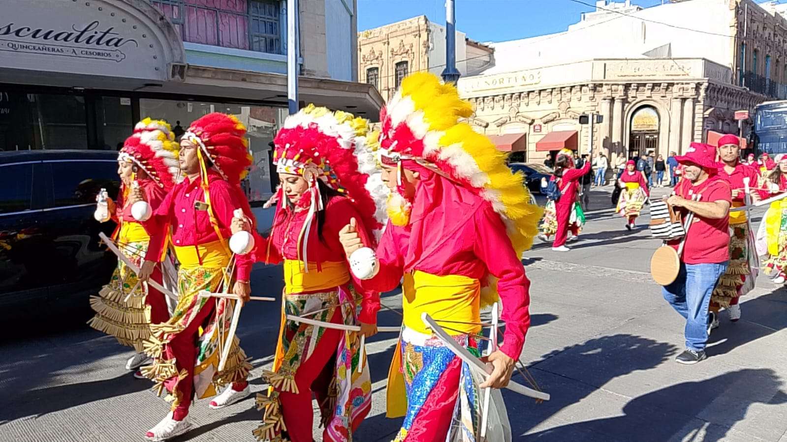 Llenan matachines de color las calles rumbo a la Basílica | El Bordo