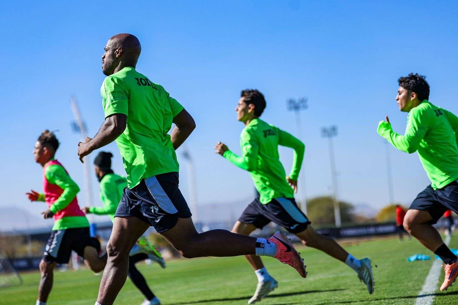 Viajan Bravos a Querétaro para afinar pretemporada rumbo al Clausura 2026