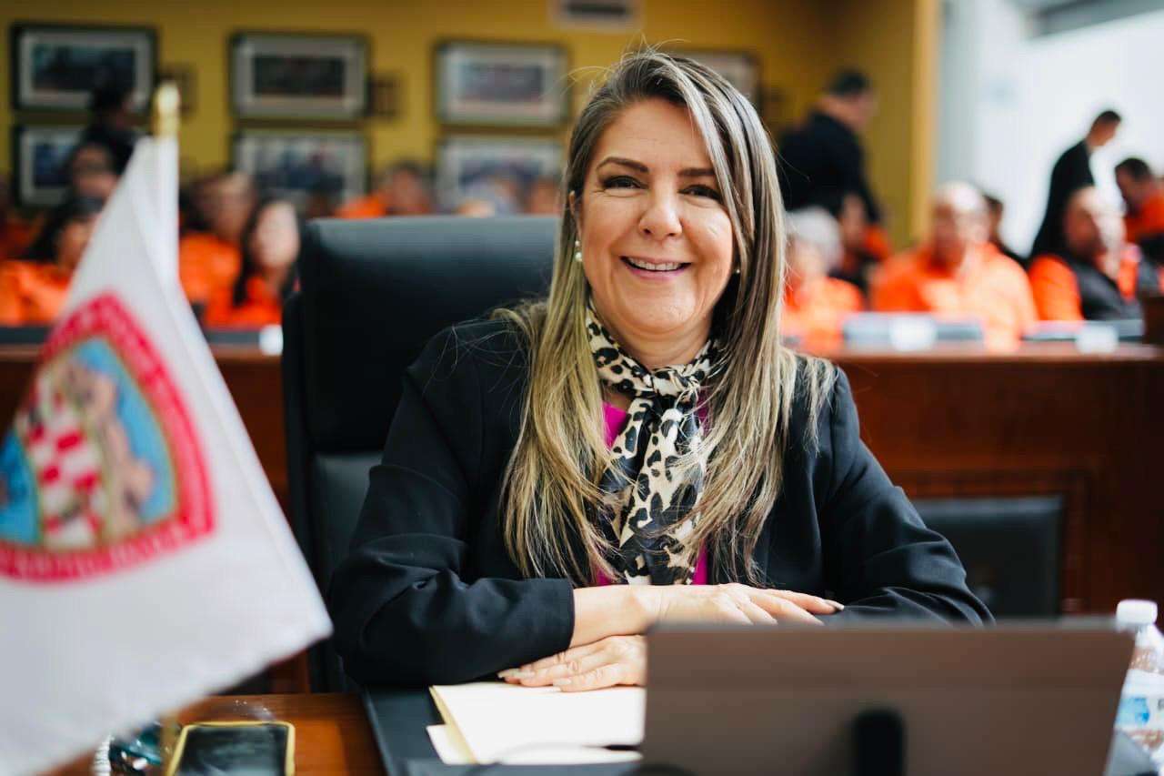 Celebra Rosana reconocimiento a Sebastián como Chihuahuense Distinguido