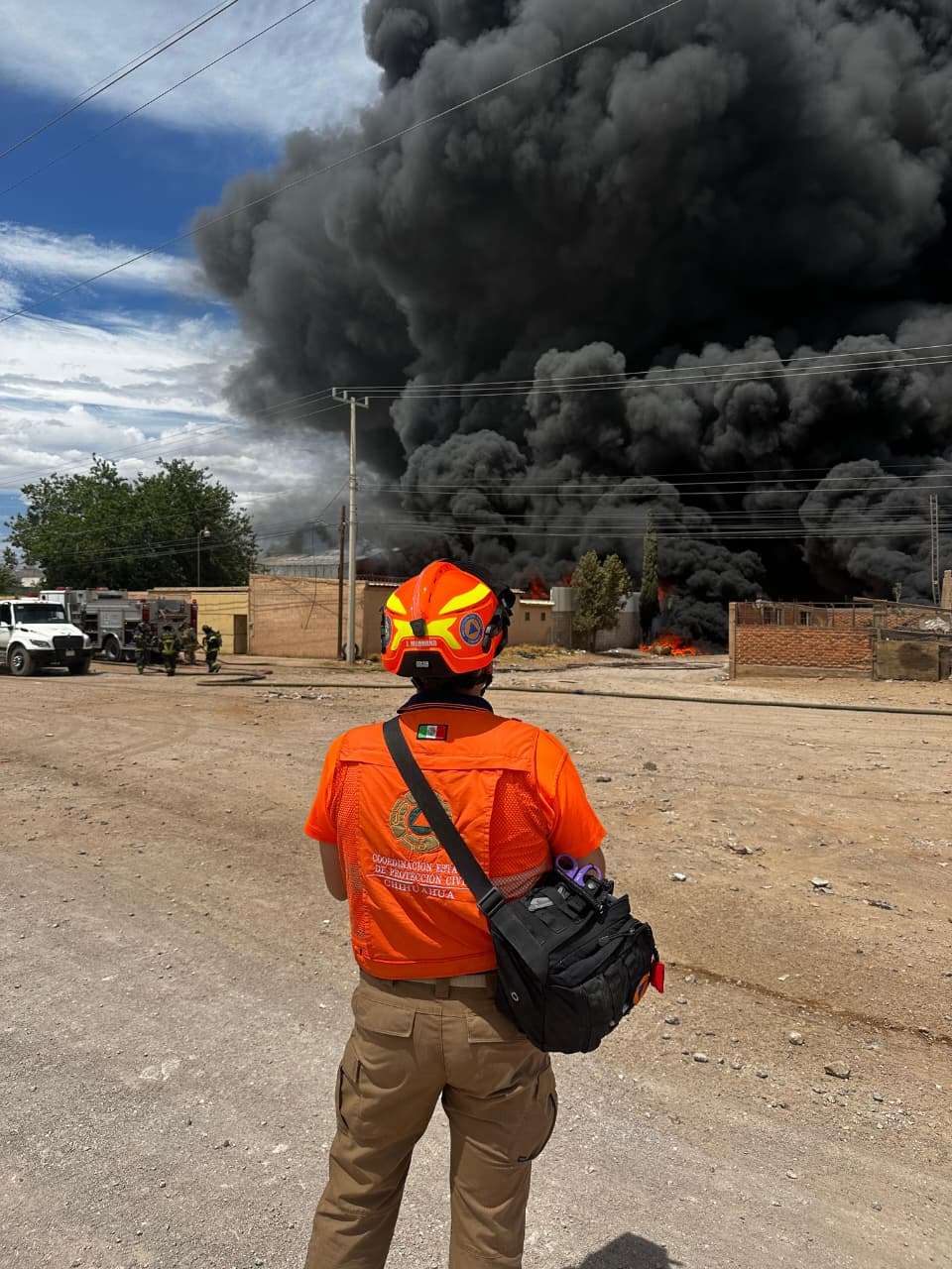 Emiten alerta por humo tras controlar incendio en recicladora | El Bordo