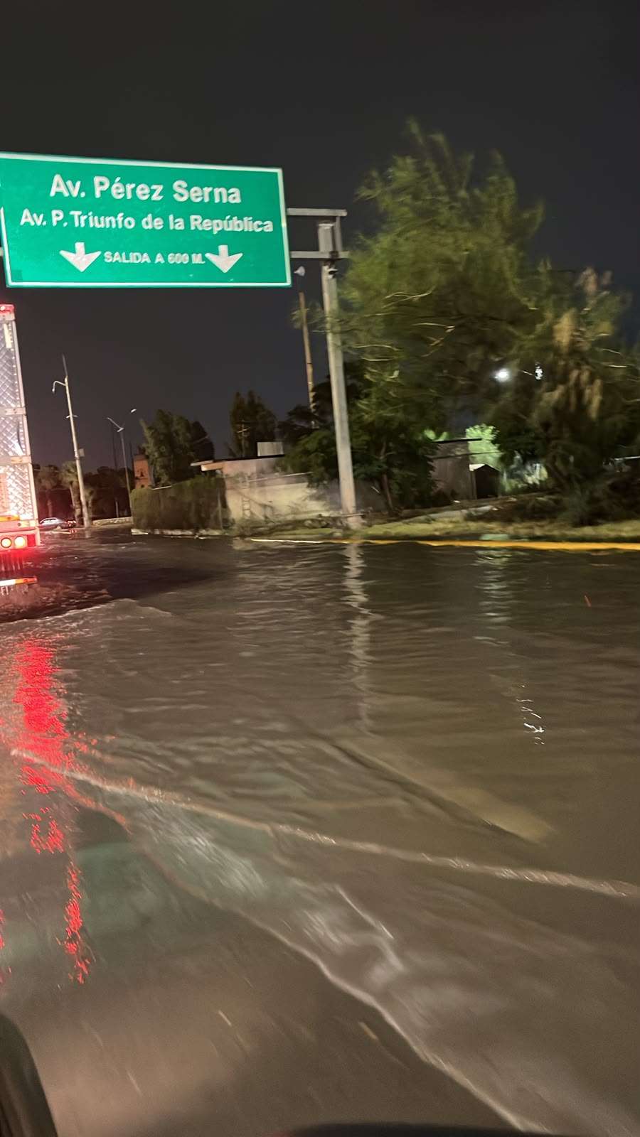 Fuerte tormenta eléctrica provoca inundaciones en la ciudad
